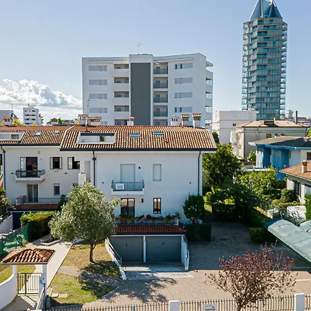 Pierre Apartment *